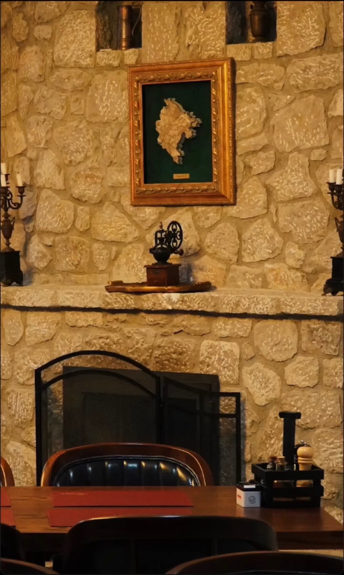 Kameni detalji enterijera restorana
